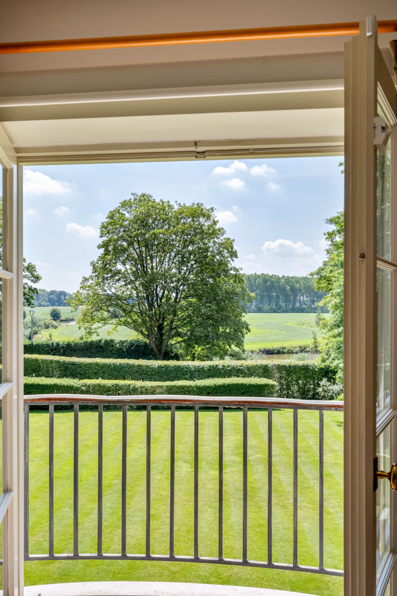 Zes slaapkamers met ensuite badkamers & gastenverblijf — detail 1