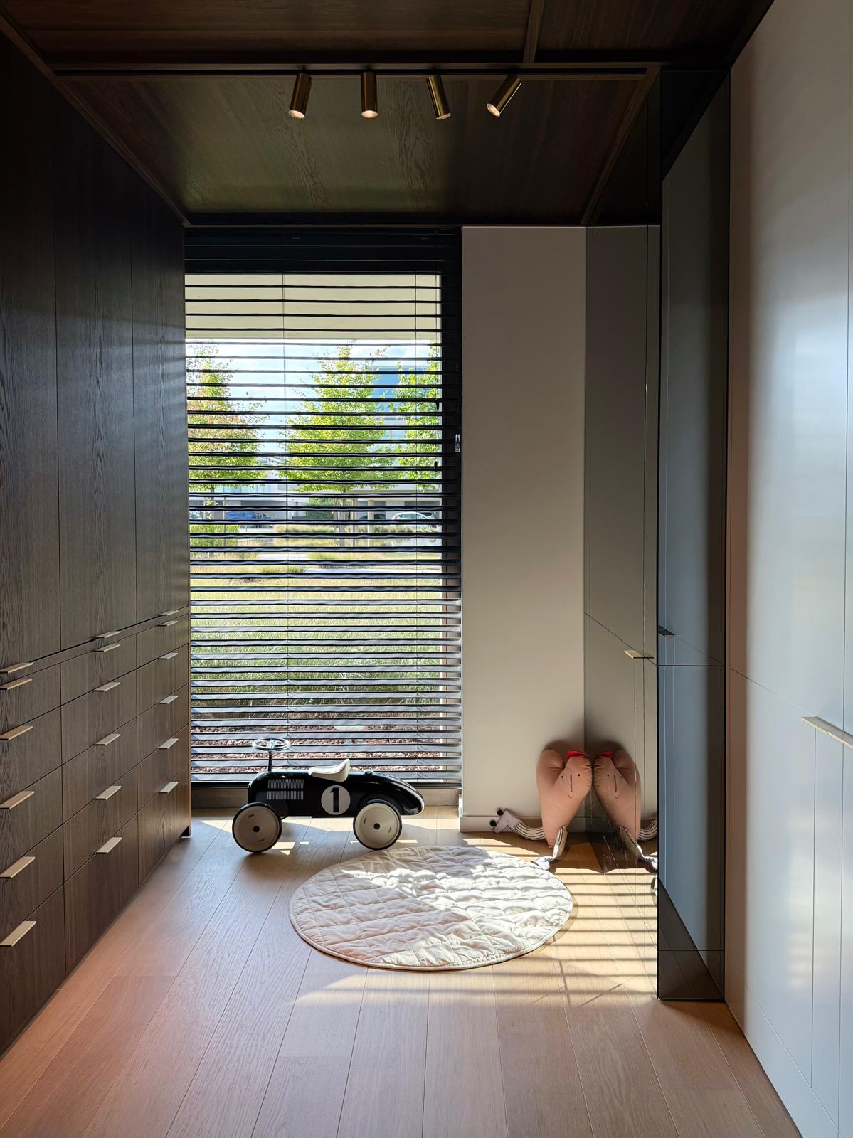 Een lichtrijk appartement met prachtige detaillering.  — beeld 2
