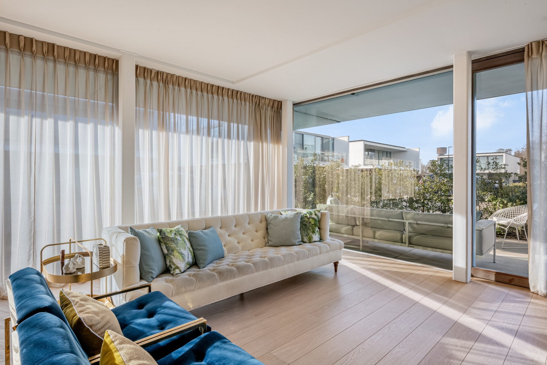 Een lichtrijk appartement met prachtige detaillering.  — beeld 3